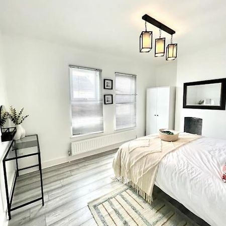 Spacious Modern Victorian House In Rochester Wainscot Екстериор снимка