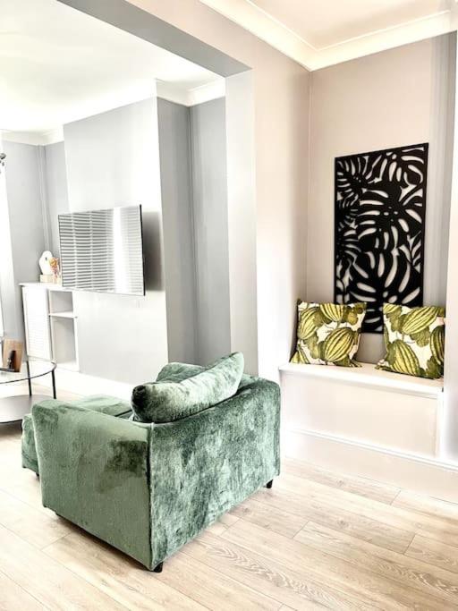 Spacious Modern Victorian House In Rochester Wainscot Екстериор снимка