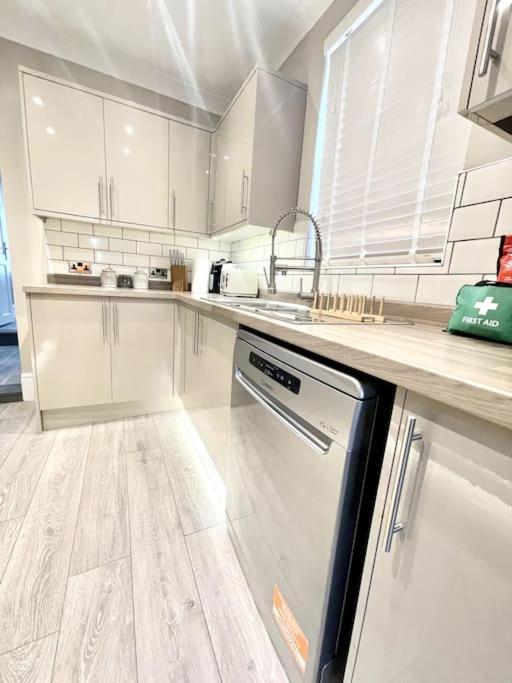Spacious Modern Victorian House In Rochester Wainscot Екстериор снимка